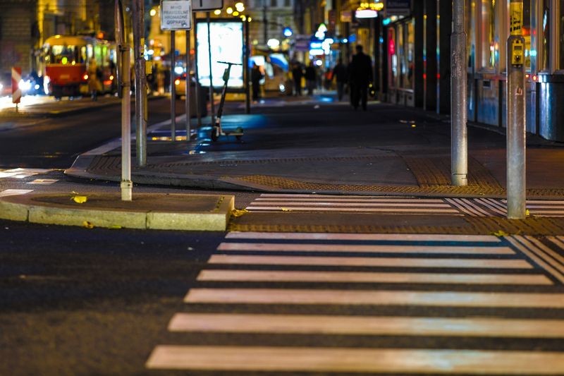 Pedestrian crossing (© Uatp1 | Dreamstime.com)