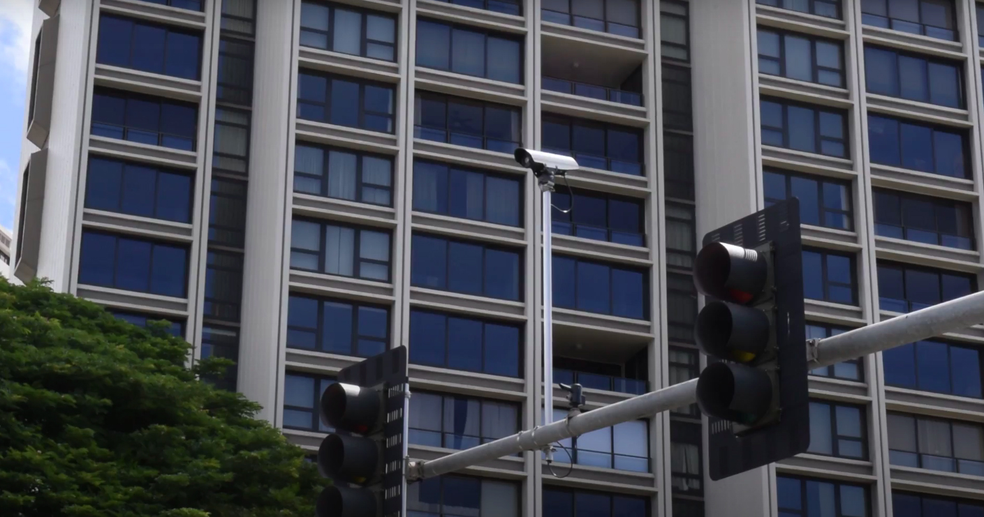 A signal device installed at the intersection of Atkinson Drive and Ala Moana Park Drive (Credit: University of Hawaiʻi)