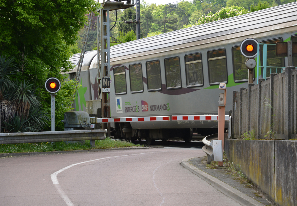 Accidents at level crossings in France account for a significant proportion of rail-related deaths © Philippehalle | Dreamstime.com