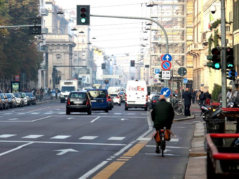 Milan cycle network © Massimo Brucci | Dreamstime.com