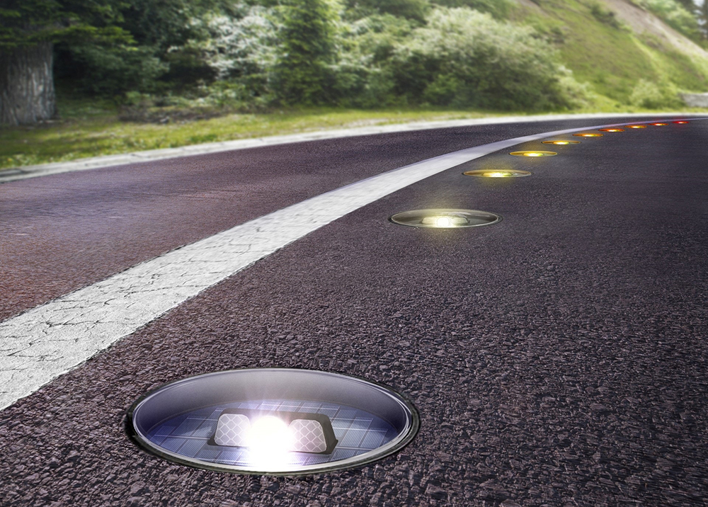 The stud lights can pulse at the speed limit or change colour to warn of incidents ahead