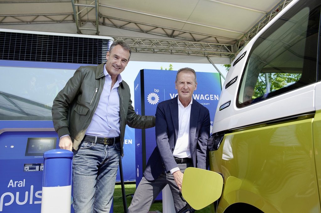 VW BP decarbonisation electric vehicle fast-charging © Volkswagen AG