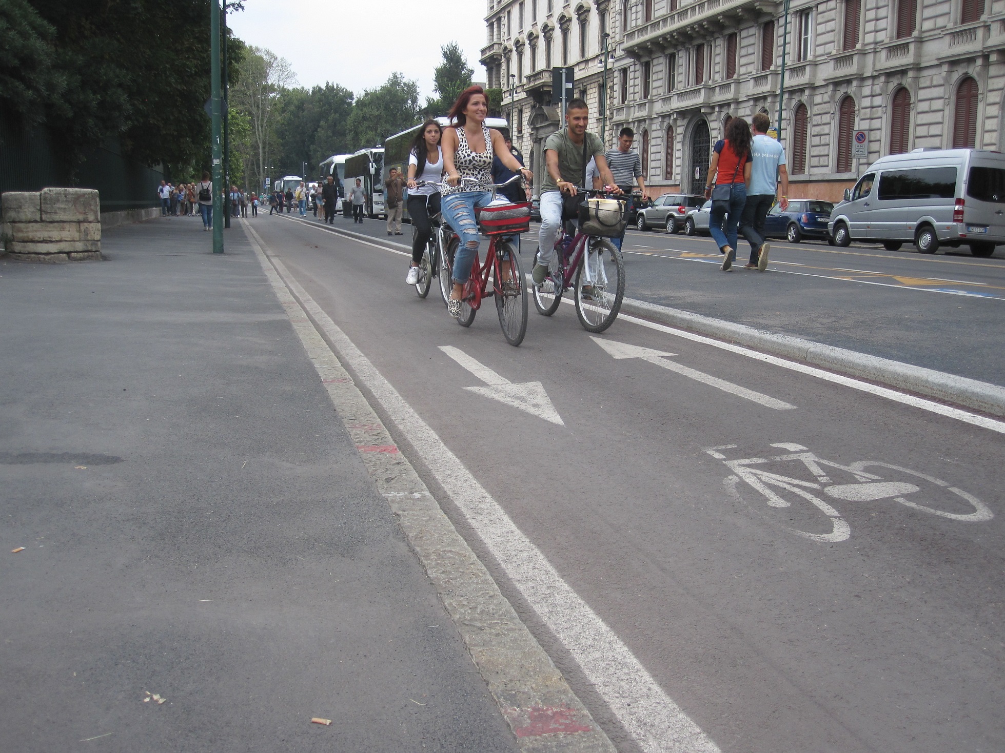Milan cycling infrastructure investment liveable cities 15-minute city decarbonisation © David Arminas | World Highways