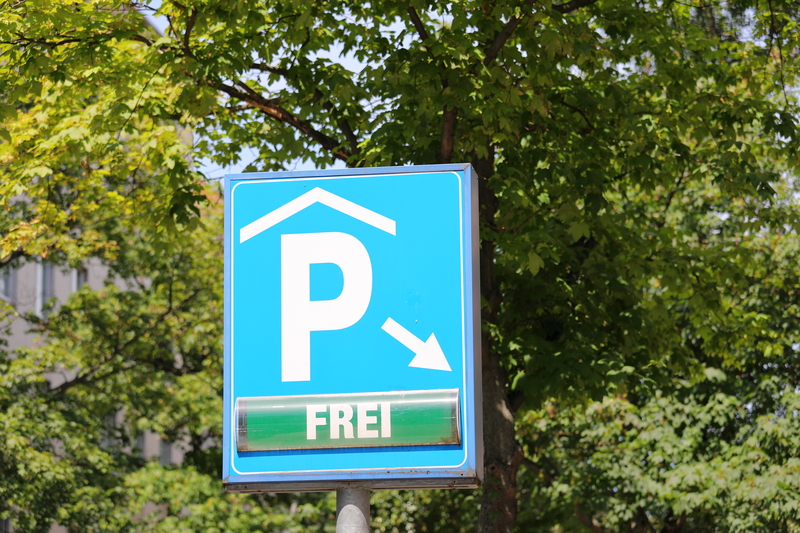 Parking MaaS intermodality sustainable mobility (© Tktktk | Dreamstime.com)