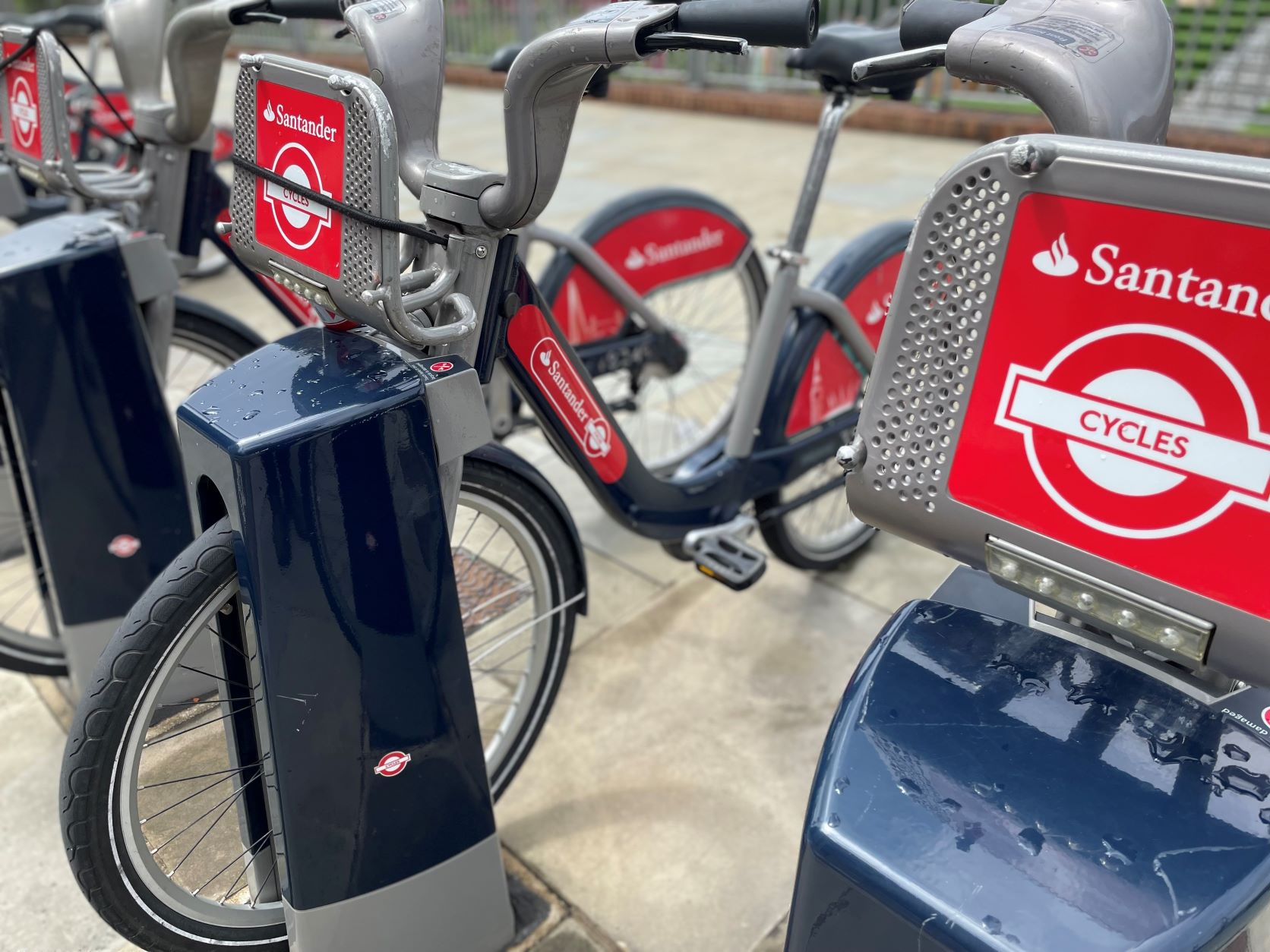 Santander cycles London decarbonisation active travel green economy (© ITS International)