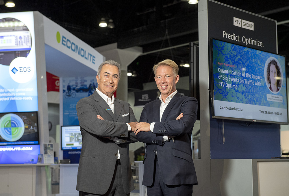 Econolite CEO Abbas Mohaddes (left) and PTV CEO Christian Haas