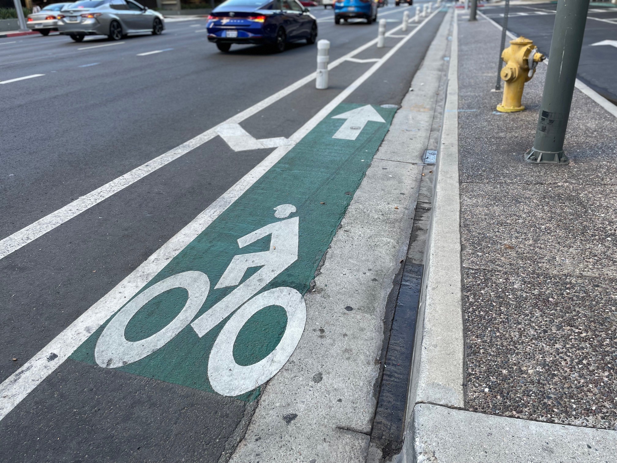 Sustainable transport decarbonisation bike lane Los Angeles © ITS International