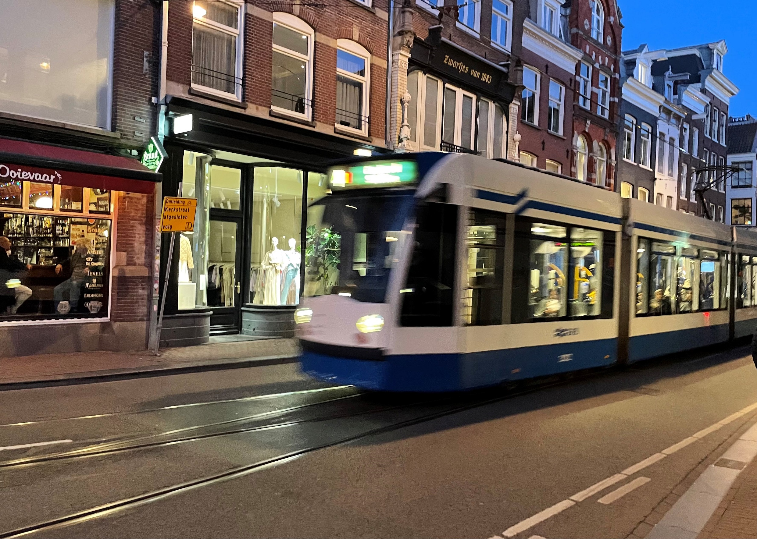 Tram Amsterdam public transit decarbonisation © ITS International | Adam Hill