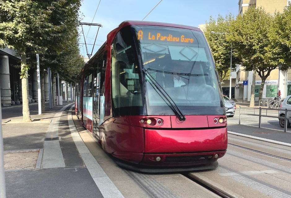 Clermont-Ferrand tap-to-pay public transit decarbonisation 