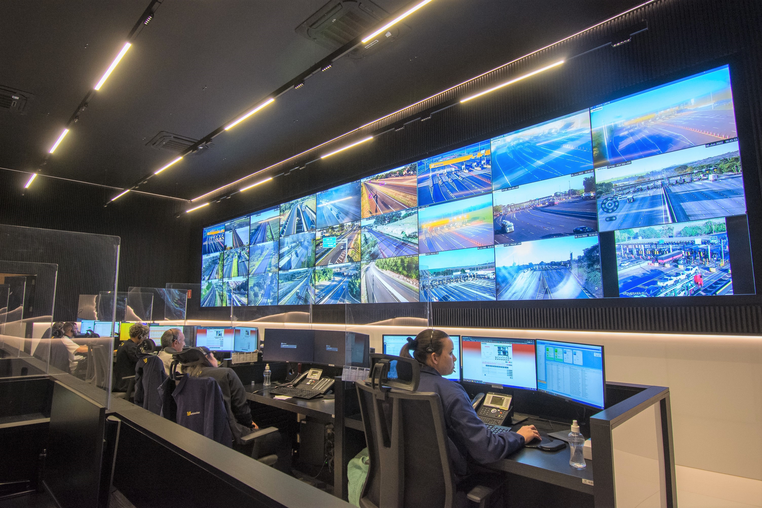 Tolling control room technology Brazil highway concessions (image: Vinci Highways)