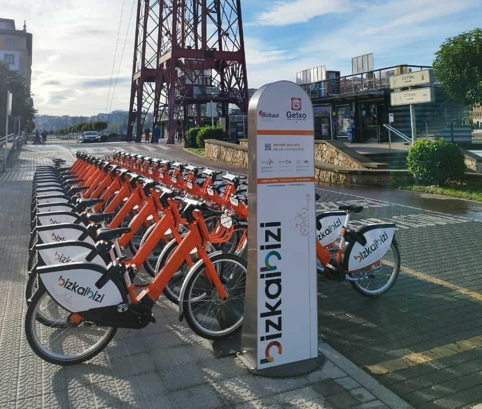 Bilbao e-bikes micromobility decarbonisation (image: Nextbike by Tier)