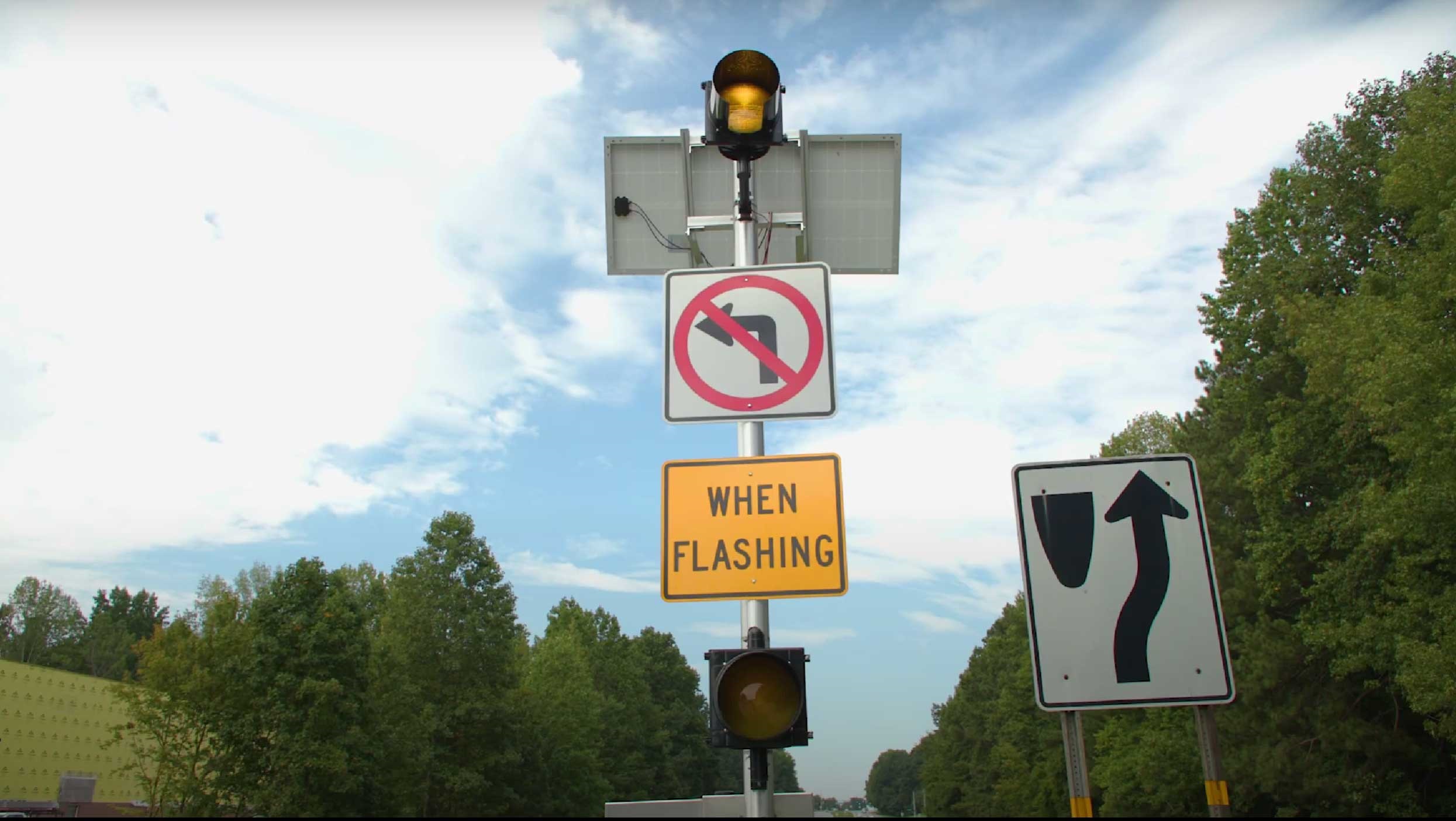 Road safety left turn right turn connected vehicles (image: Wavetronix)