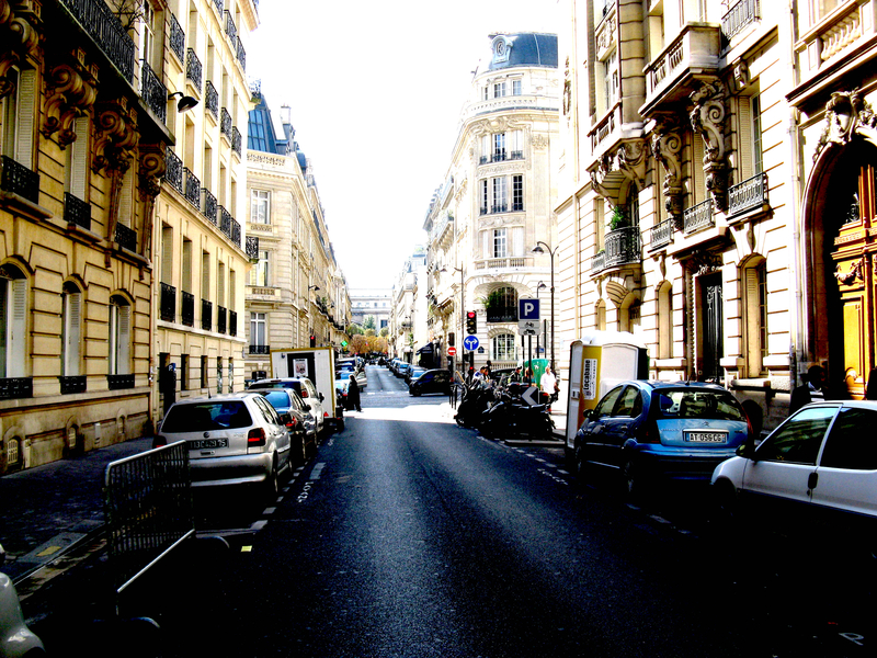 SUV parking cost road safety Paris vote © Bellablanchard | Dreamstime.com