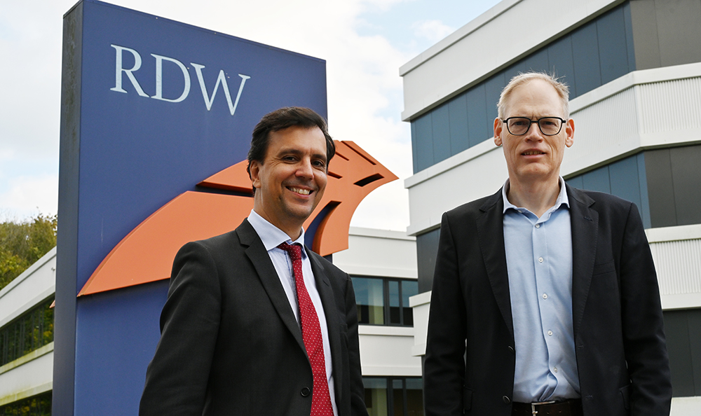 Benoît Rossi, director of business development at Emovis (left) and Jan Strijk, head of toll department at RDW
