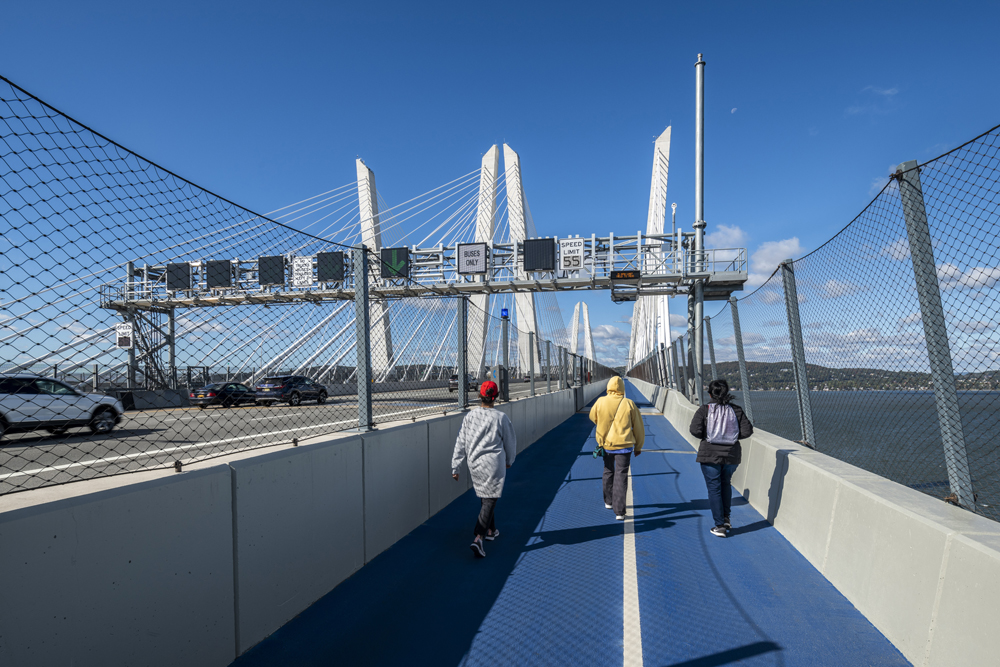 The ITS system and variable messaging signs are not limited to the roadway: a shared-use bike and pedestrian path, opened in summer 2020, also alerts users to rules and closures  © HDR