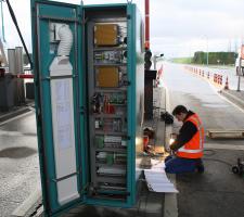 Westerscheldetunnel's toll plaza, Installation work