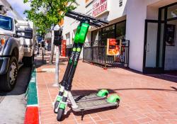 Lime scooters on the sidewalk in San Diego: maybe don’t try this in San José (Source: © Andrei Gabriel Stanescu | Dreamstime.com)