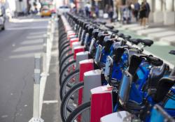 Bike-share New York City active travel decarbonisation © Boggy | Dreamstime.com